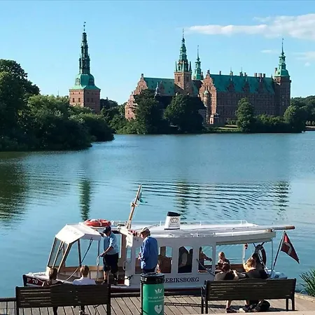 5 Person In Store Fuglede-by Traum